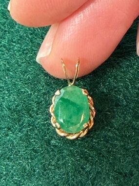 Vintage 10K Gold Green Gemstone Pendant